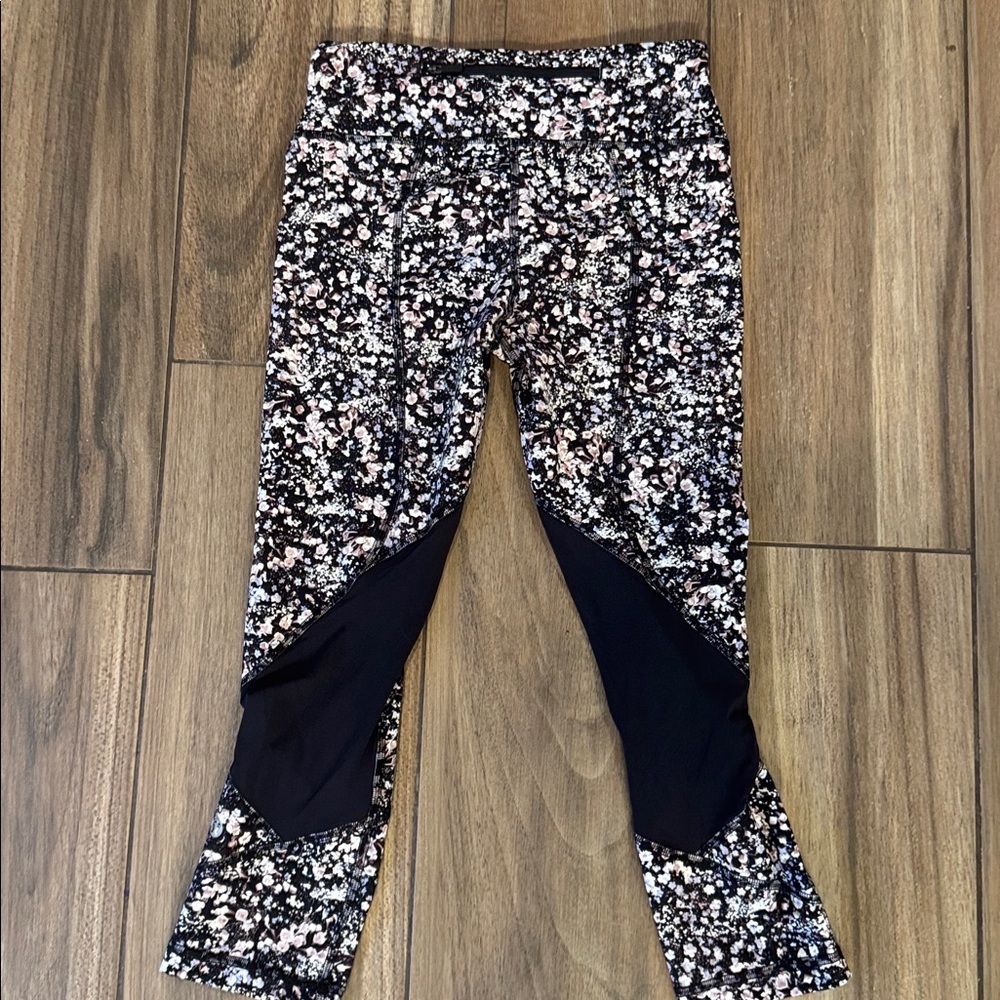 Lululemon Athletica Black and White Leggings - Picture 3 of 3